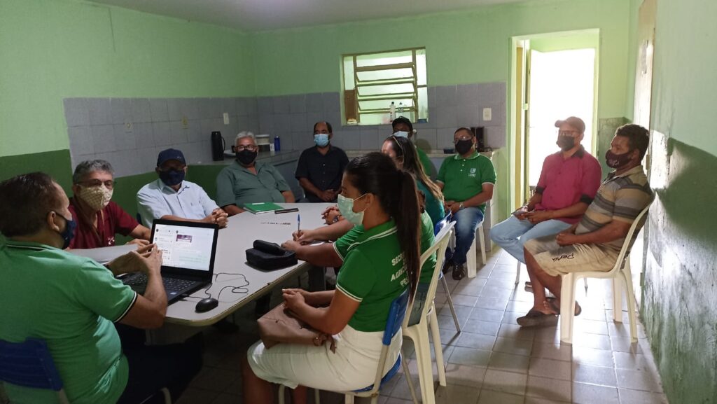 SECRETARIA DE AGRICULTURA DEBATE A PRODUÇÃO E ESCOAÇÃO DA MANDIOCULTURA EM OITO CIDADES